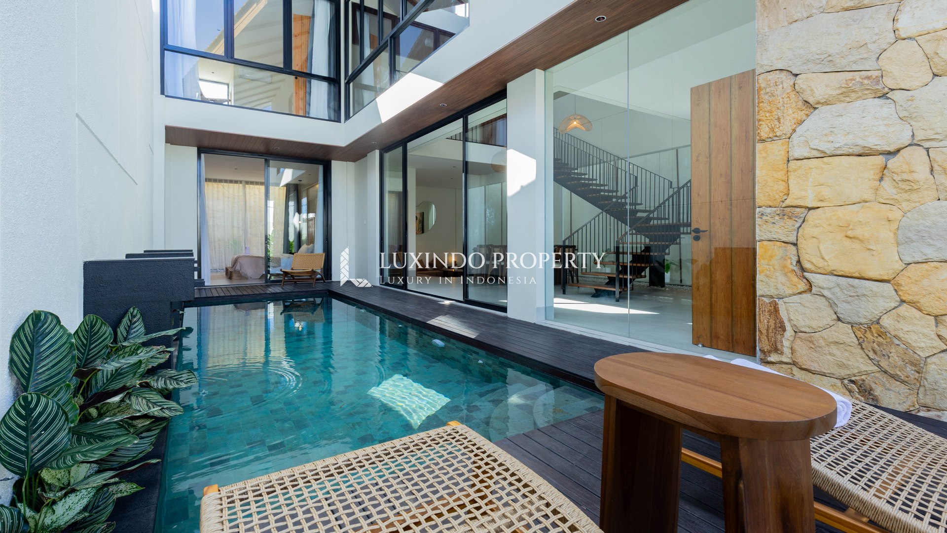 SEMINYAK — URBAN 4-BEDROOM MODERN TROPICAL HOME WITH DIRECT ROAD ACCESS (LHV1051)